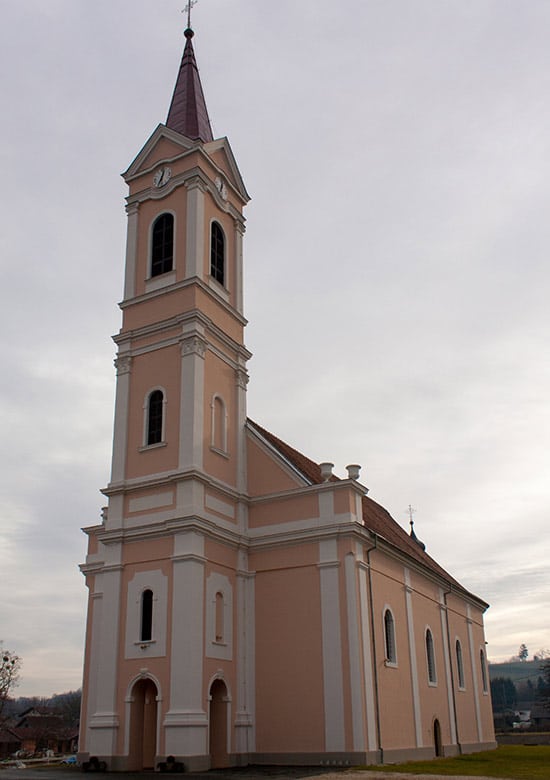 Najem hiše v Prlekiji - Srnečeva domačija - Romarska cerkev sv. Janeza Nepomuka